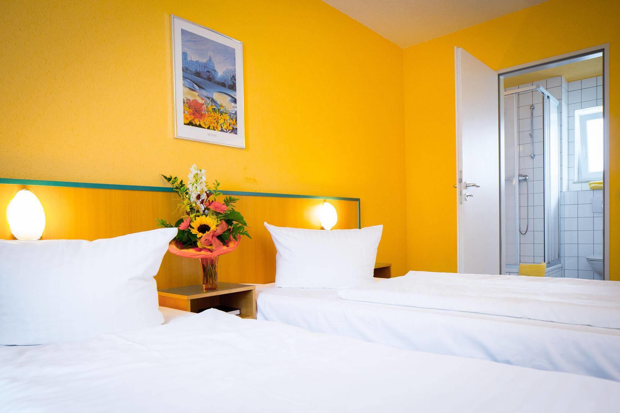 Apart Hotel Weimar Екстериор снимка